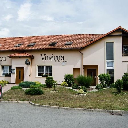 Hotel Penzion Vinarna U Hroznu Veselí nad Moravou Exterior foto